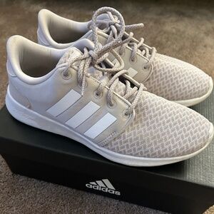 Adidas Cloudfoam Sneakers – Women’s Size 8.5 M